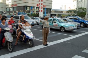 Heillos überfordert: Verkehrslotsen in Shanghai