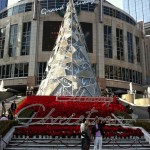 Weihnachtsstimmung bie 20C vor der "Grand Gateway" Shoppingmall