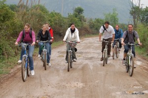 Reisegruppe mit Hinternschmerzen