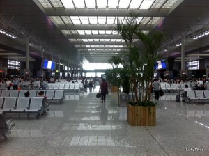 Die Shanghai Hogqiao Railway Station erinnert eher an einen Flughafen als an einen Bahnhof.