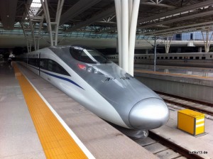 Sieht aus wie aus einem Science Fiction Film - der neue Highspeed-Zug der zwischen Peking und Shanghai verkehrt